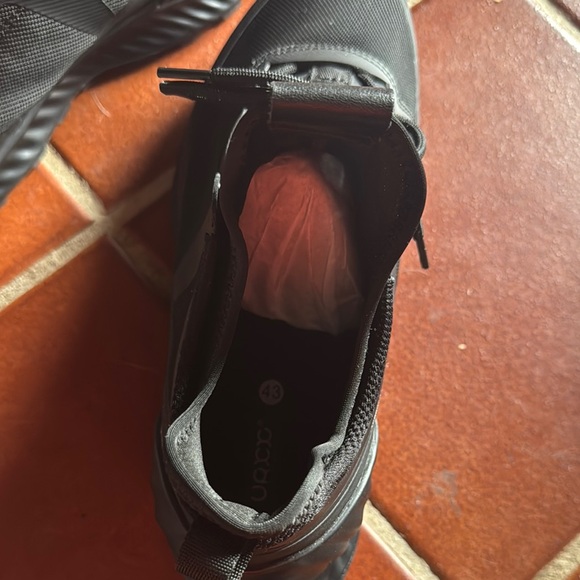 Sneakers black leather New* - Picture 7 of 9